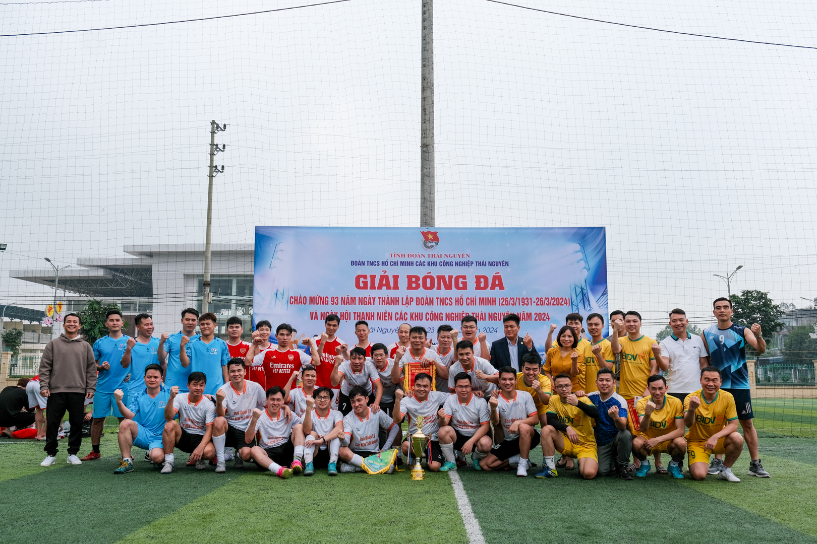 Sôi động Giao lưu bóng đá nhân Kỷ niệm 93 năm thành lập Đoàn TNCS Hồ Chí Minh